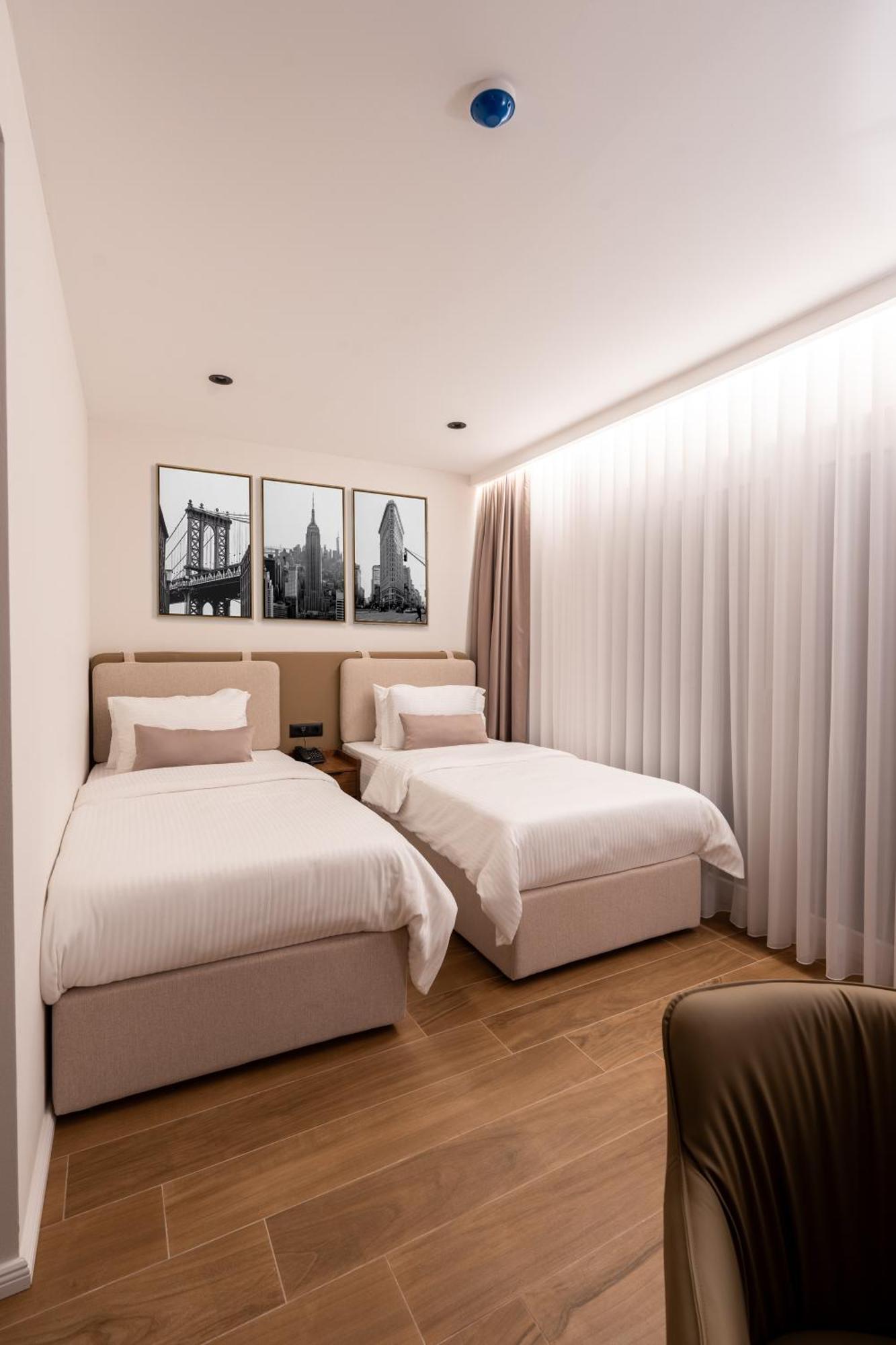 Ruby Hotel Prishtina Pristina Esterno foto