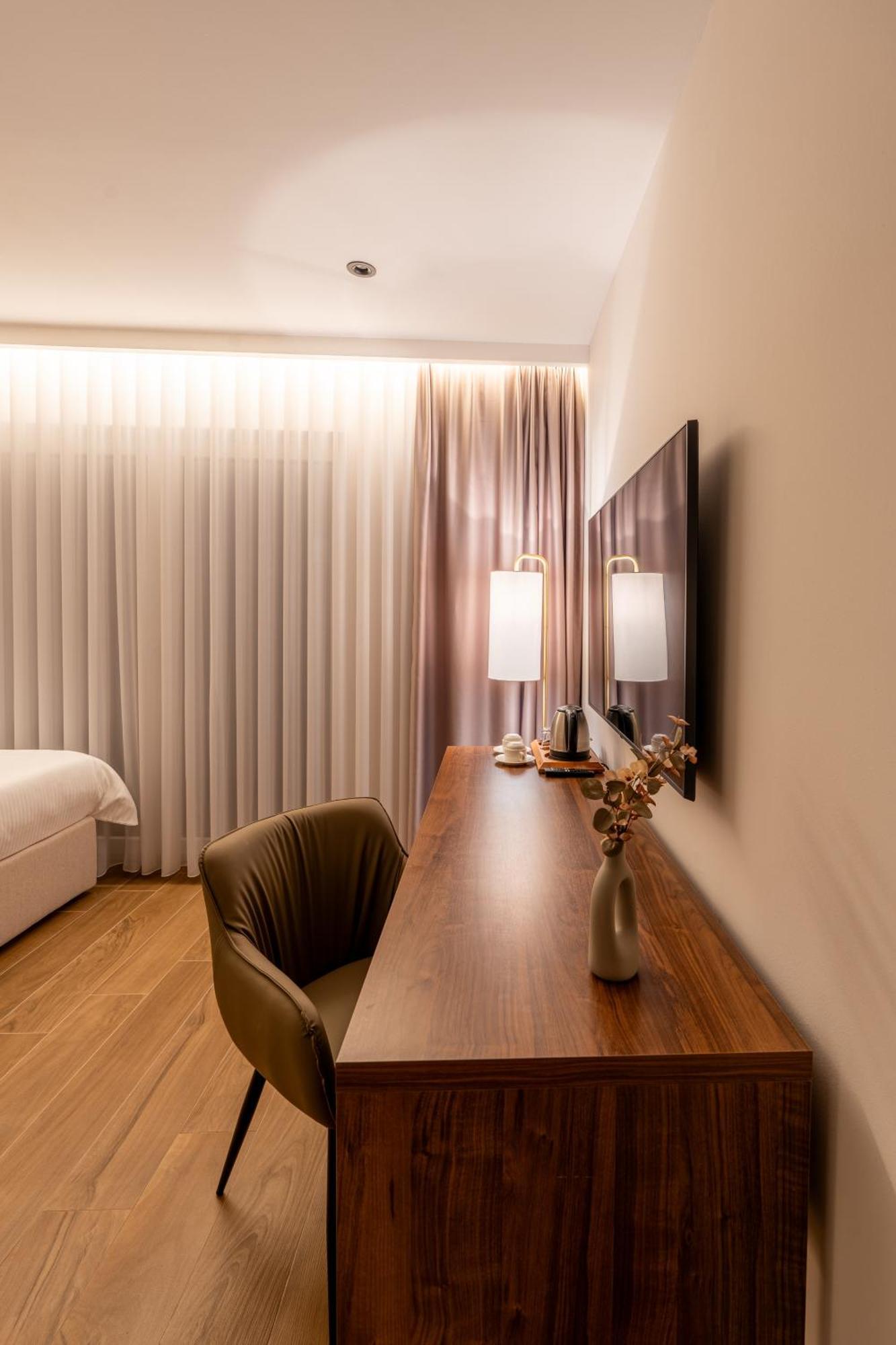 Ruby Hotel Prishtina Pristina Esterno foto
