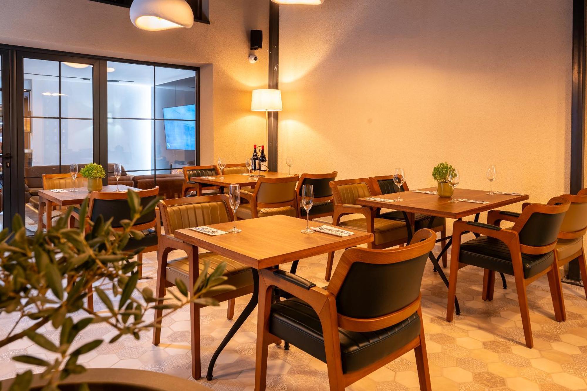 Ruby Hotel Prishtina Pristina Esterno foto
