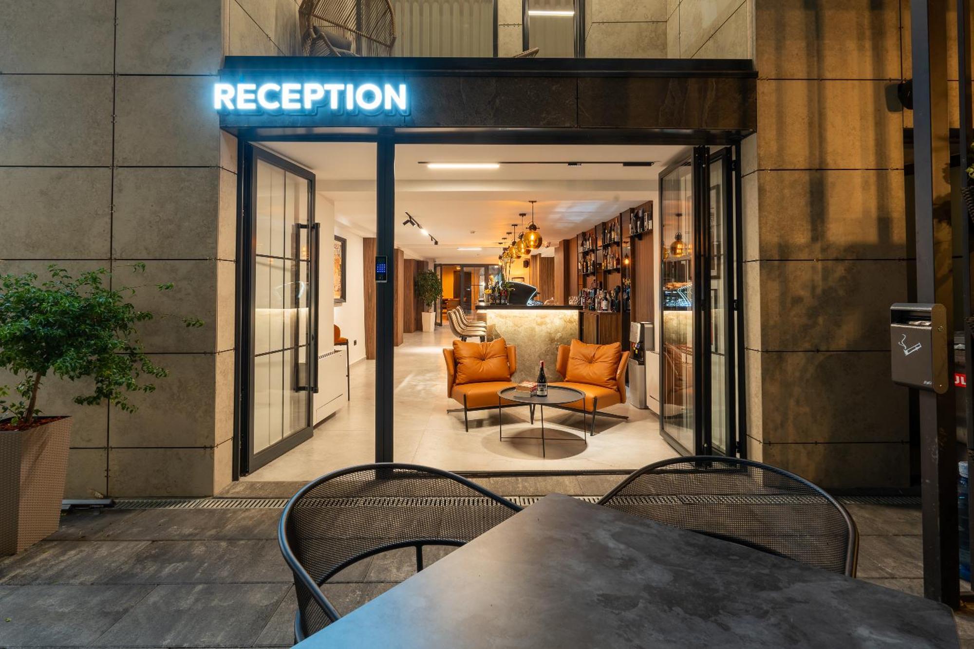 Ruby Hotel Prishtina Pristina Esterno foto